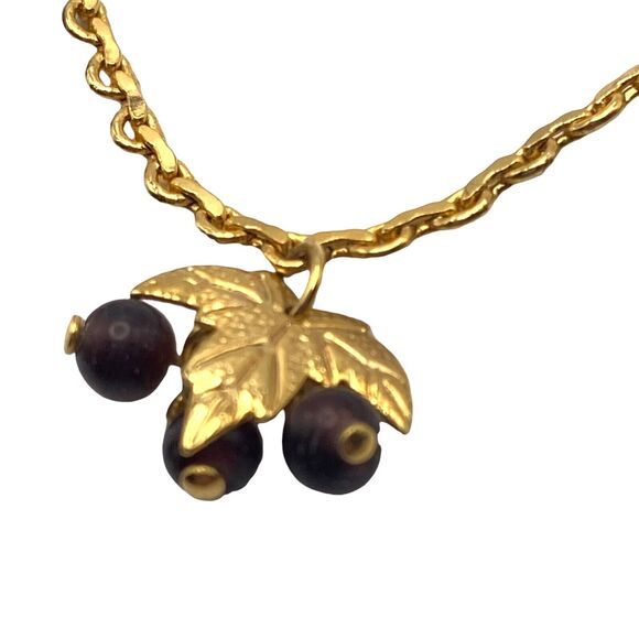 Grape Necklace Womens Very Dark Red Bead Gold Tone Leaves Retro Toggle Chain - Picture 2 of 10